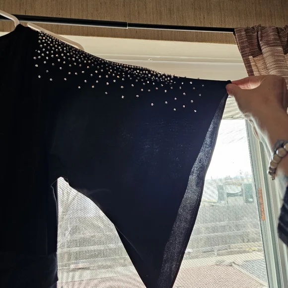 Elegant Black Dress - Picture 4 of 6